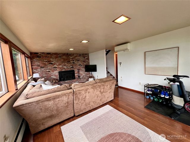 13740 42nd Avenue NE, Seattle, WA 98125
