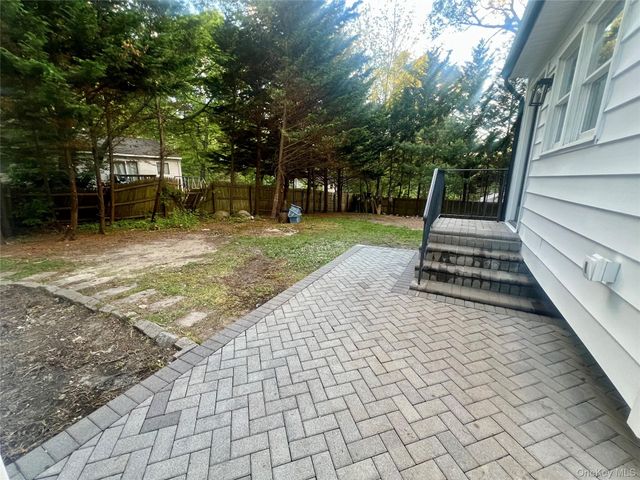 100 Maple Lane, Medford, NY 11763