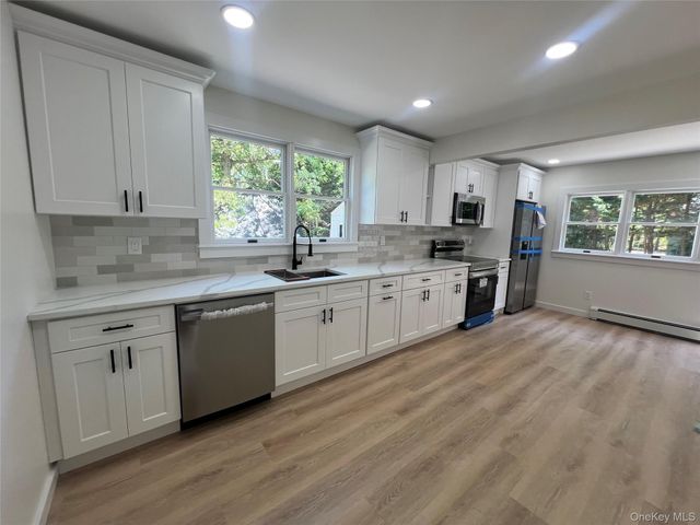 100 Maple Lane, Medford, NY 11763