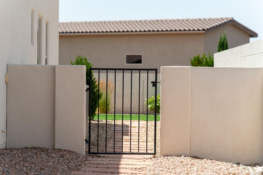 Image 10 of property listing at 1978 CASTLE PEAK Loop NE, Rio Rancho, NM 87144