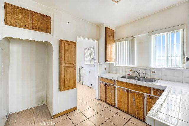 1045 Hyde Park Blvd, Inglewood, CA 90302