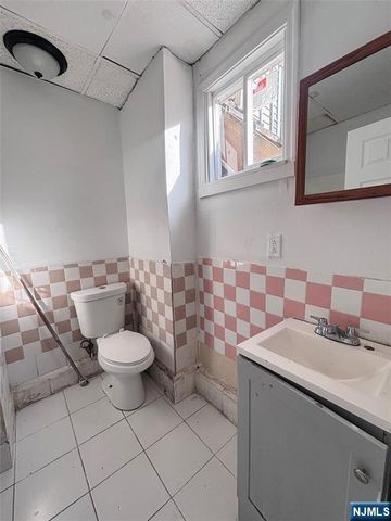 9 Sparrow Street, Paterson, NJ 07524