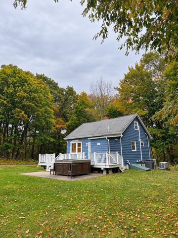 12 Pine St, Rehoboth, MA 02769