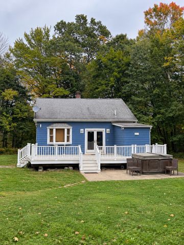 12 Pine St, Rehoboth, MA 02769