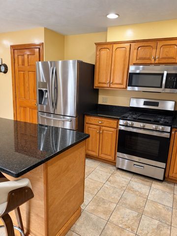 12 Pine St, Rehoboth, MA 02769