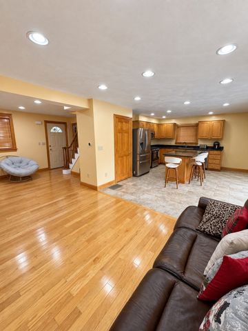 12 Pine St, Rehoboth, MA 02769