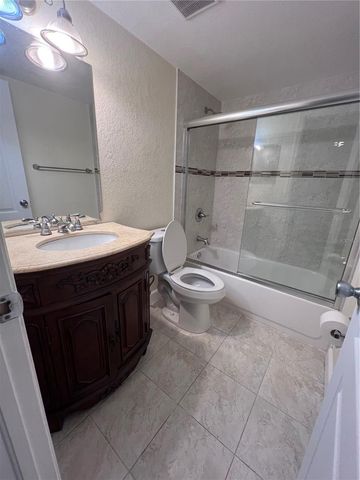 226 THORN TREE PLACE 226, Brandon, FL 33510