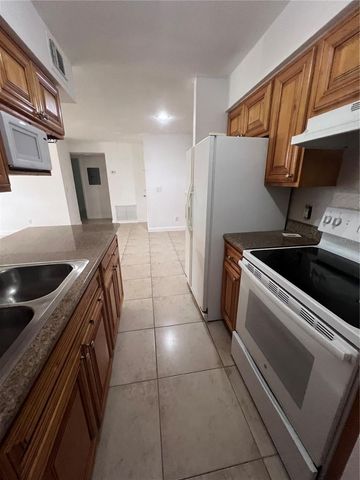 226 THORN TREE PLACE 226, Brandon, FL 33510