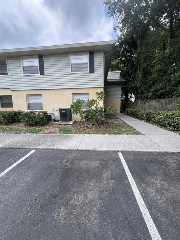 226 THORN TREE PLACE 226, Brandon, FL 33510