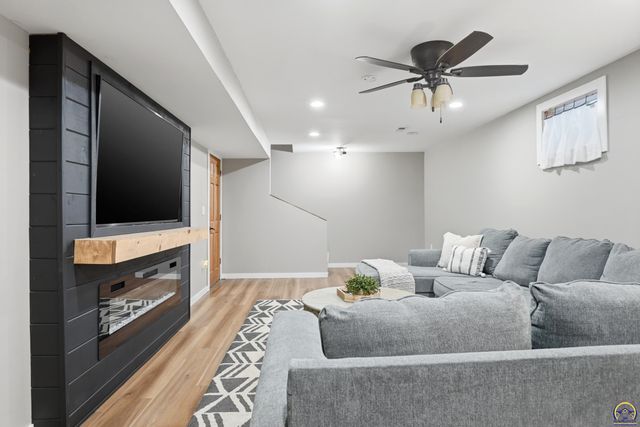 17 Main ST, Osage City, KS 66523