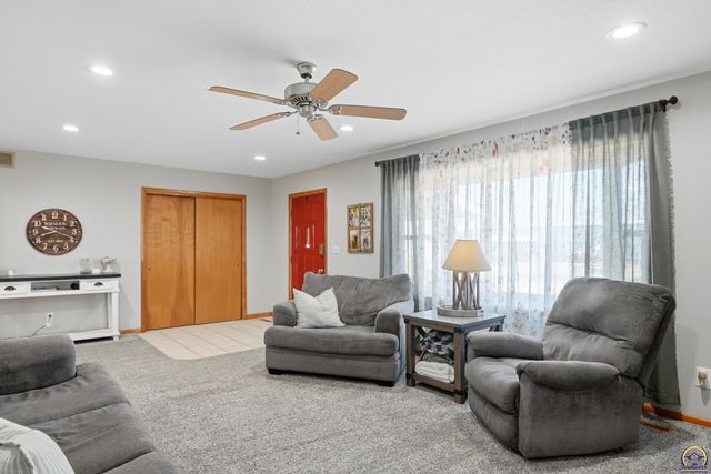 17 Main ST, Osage City, KS 66523