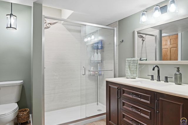 17 Main ST, Osage City, KS 66523