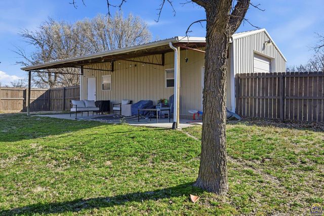 17 Main ST, Osage City, KS 66523