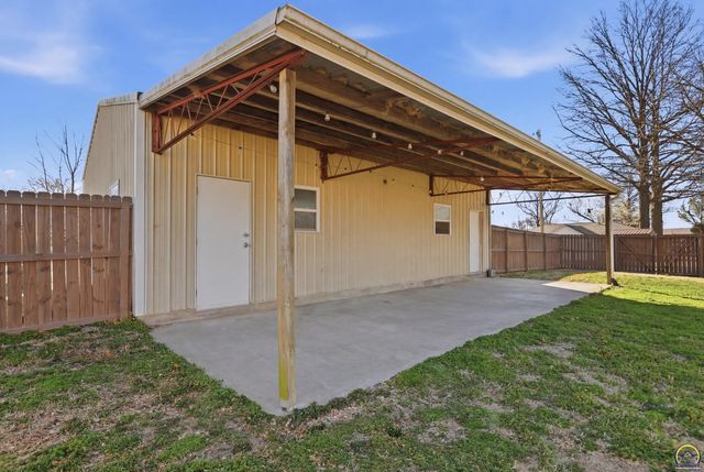 17 Main ST, Osage City, KS 66523