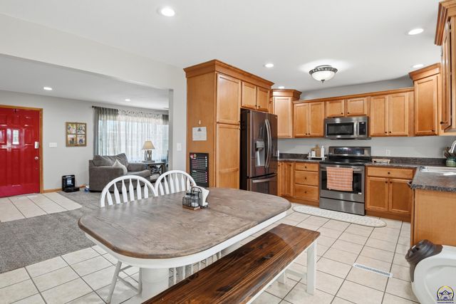 17 Main ST, Osage City, KS 66523