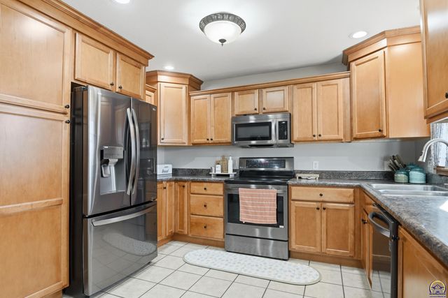 17 Main ST, Osage City, KS 66523