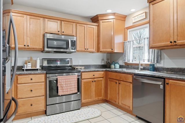 17 Main ST, Osage City, KS 66523