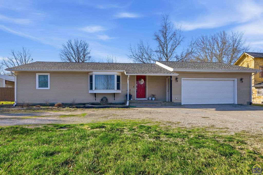 17 Main ST, Osage City, KS 66523
