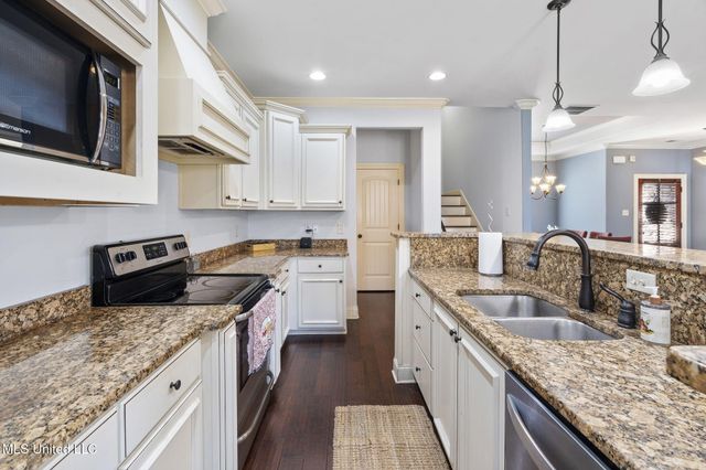 1098 S Broadwing Circle, Olive Branch, MS 38654