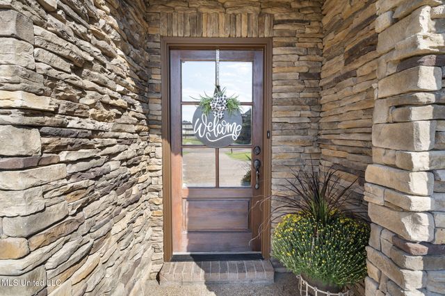 1098 S Broadwing Circle, Olive Branch, MS 38654