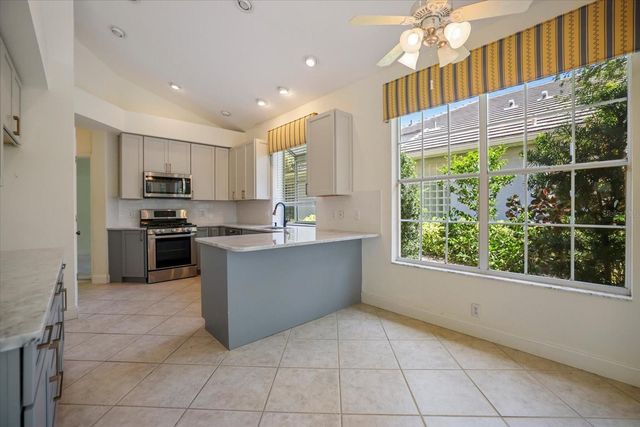 7159 VICTORIA CIRCLE, University Park, FL 34201