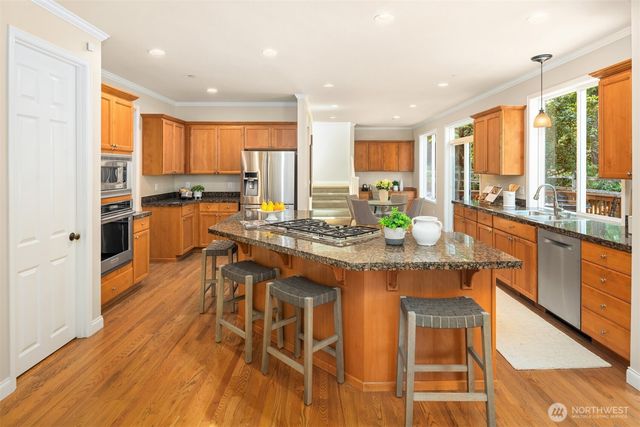 9463 221st Place NE, Redmond, WA 98053