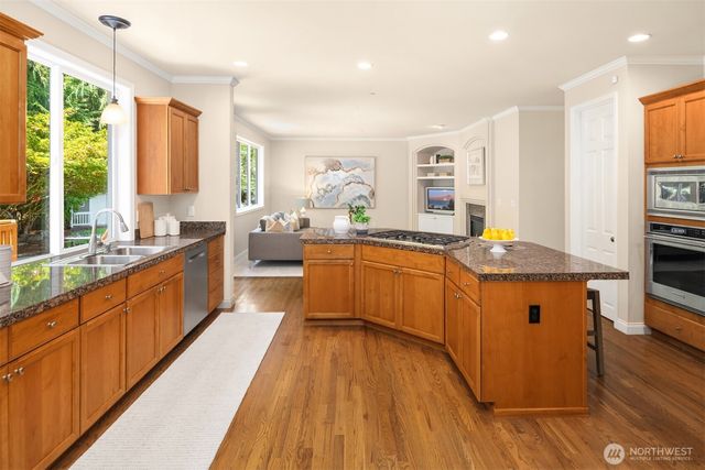 9463 221st Place NE, Redmond, WA 98053