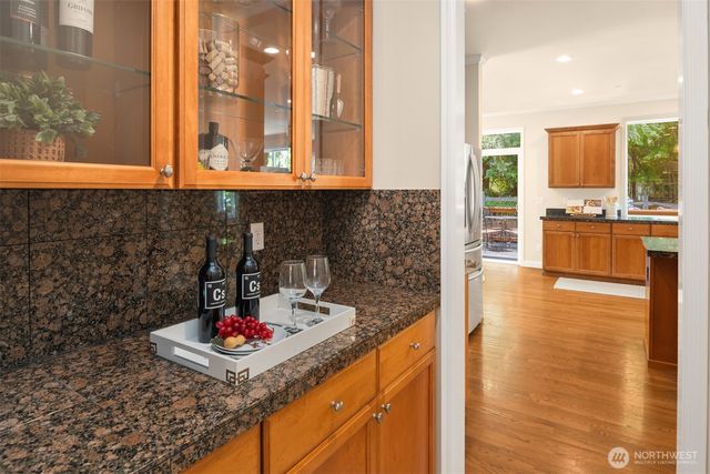 9463 221st Place NE, Redmond, WA 98053
