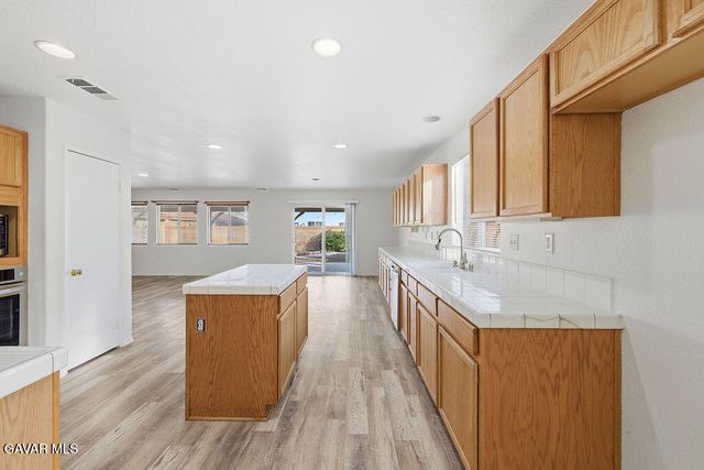 43336 W 22nd Street, Lancaster, CA 93536