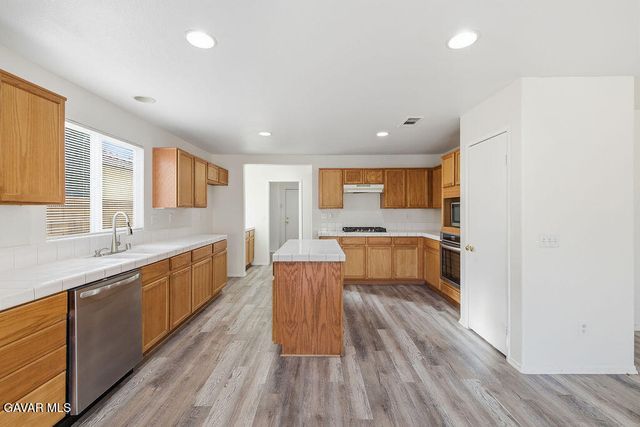 43336 W 22nd Street, Lancaster, CA 93536