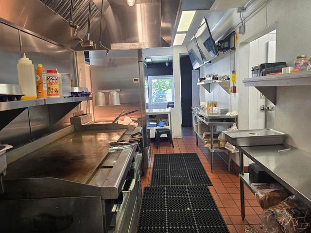 3901 W Touhy Avenue, Lincolnwood, IL 60712