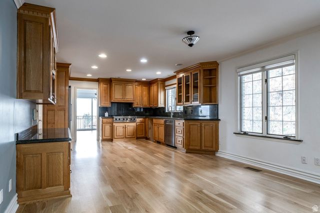 325 N FEDERAL HEIGHTS CIR, Salt Lake City, UT 84103