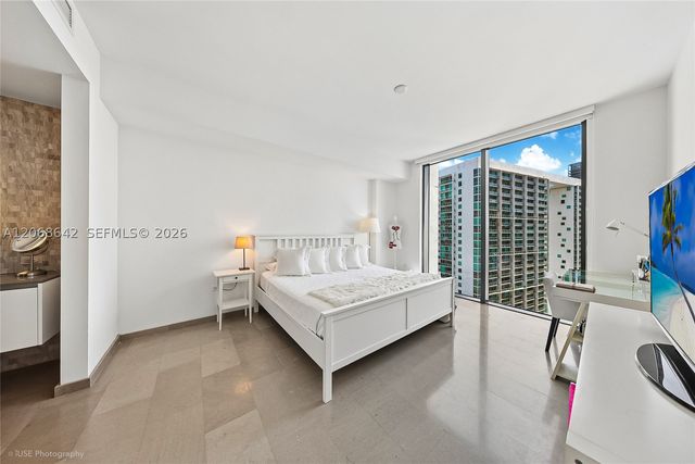 68 SE 6th St 2909, Miami, FL 33131