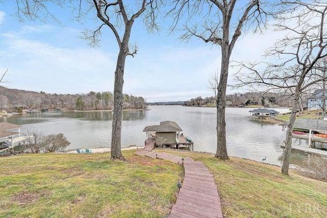 311 Morningwood Lane, Wirtz, VA 24184