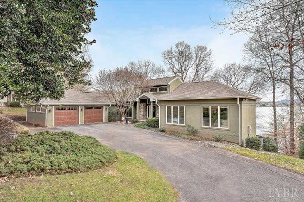311 Morningwood Lane, Wirtz, VA 24184