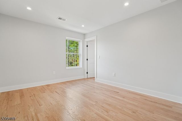 32 Marion Ave, New Providence Boro, NJ 07974