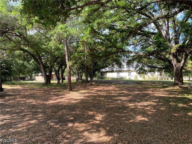 20100 Langford RD, Alva, FL 33920