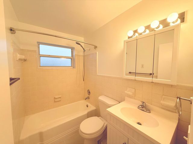 626 Prosperity Farms Rd Road 7, North Palm Beach, FL 33408