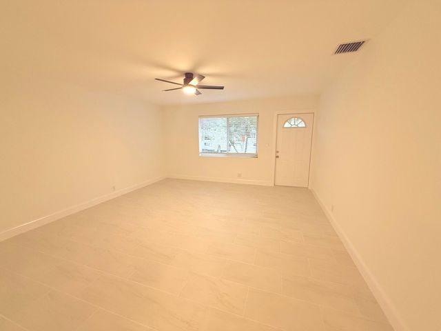 626 Prosperity Farms Rd Road 7, North Palm Beach, FL 33408