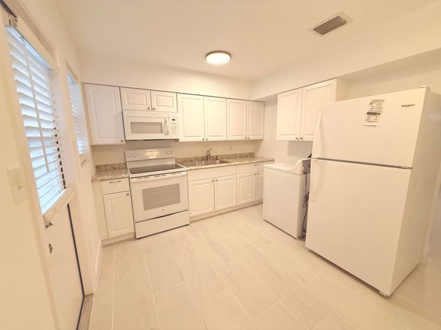 626 Prosperity Farms Rd Road 7, North Palm Beach, FL 33408