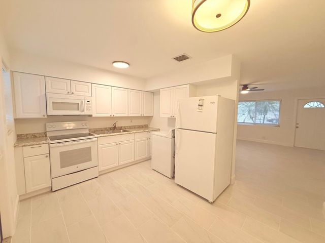 626 Prosperity Farms Rd Road 7, North Palm Beach, FL 33408