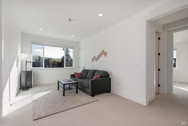 303 Flagship Dr, Napa, CA 94558