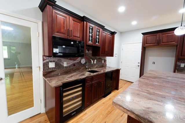 684 Smiley Avenue, Springdale, OH 45246