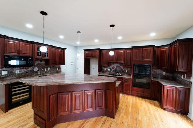 684 Smiley Avenue, Springdale, OH 45246