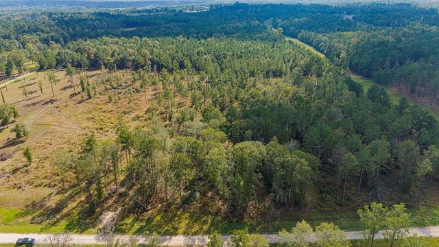 922 Rolling Pines Drive, Livingston, TX 77351