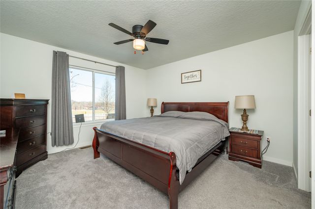 2412 Whispering Ridge Drive, Des Moines, IA 50320