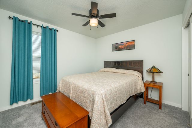 2412 Whispering Ridge Drive, Des Moines, IA 50320