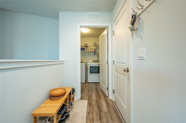 2412 Whispering Ridge Drive, Des Moines, IA 50320