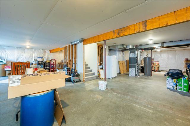 2412 Whispering Ridge Drive, Des Moines, IA 50320