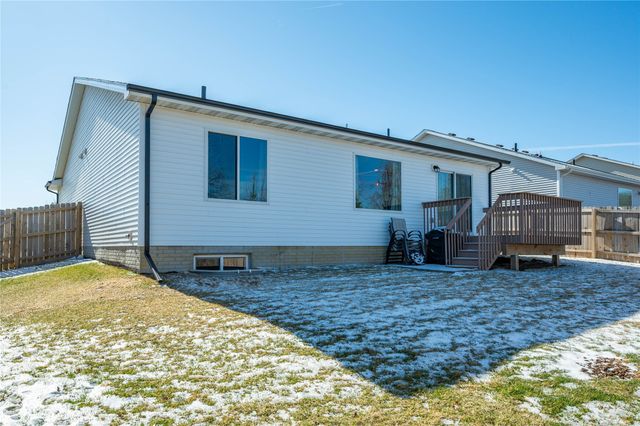 2412 Whispering Ridge Drive, Des Moines, IA 50320